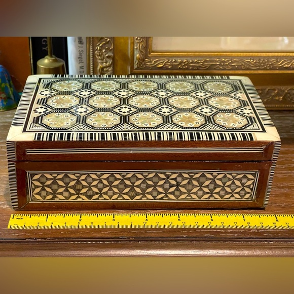 Wood trinket handcrafted boxes (set of 2) approx 7.75”x 4.75” & 3.75”x 2.75” - Picture 4 of 14